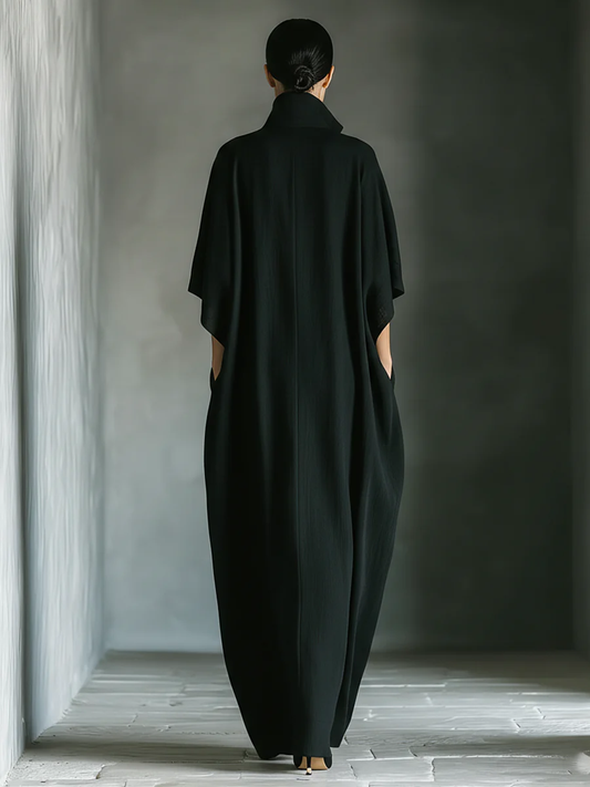 Claudia | Vestido Largo Negro Oversize Minimalista con Mangas Kimono