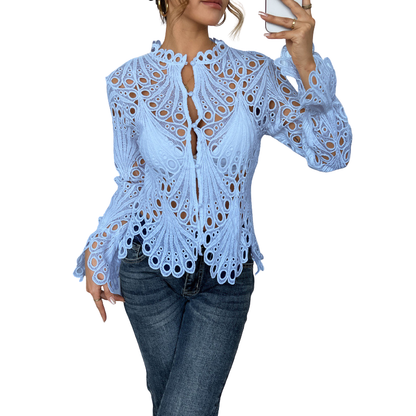 María | blusa moderna con detalles calados
