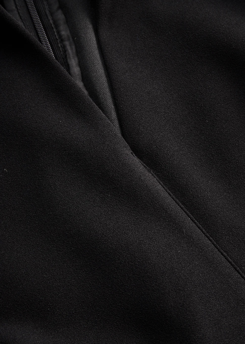 Julia | Vestido negro refinado