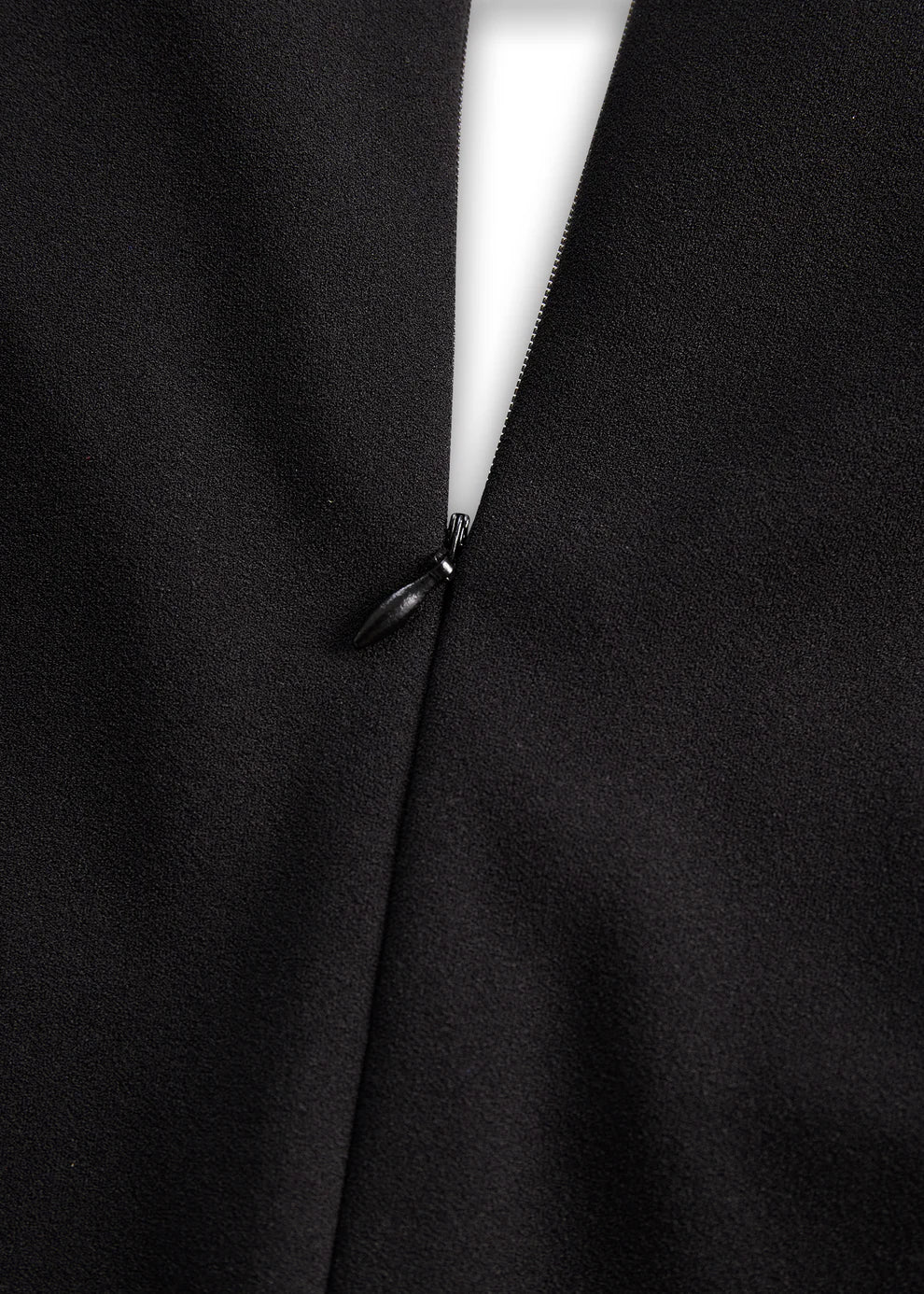 Julia | Vestido negro refinado
