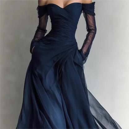 Marta | Vestido Largo con Hombros Descubiertos y Detalles en Malla