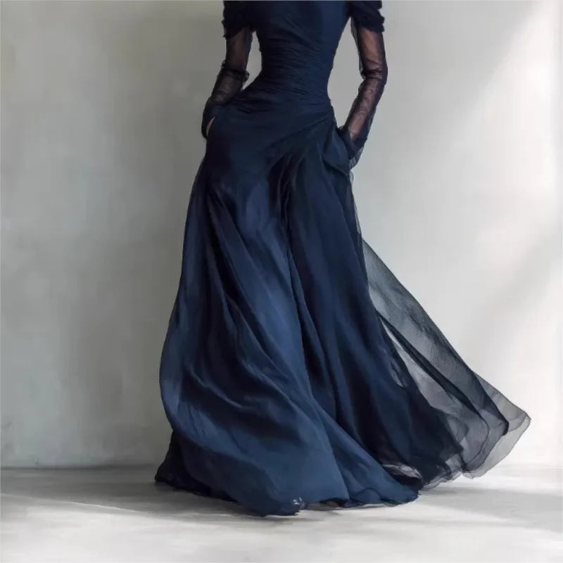 Marta | Vestido Largo con Hombros Descubiertos y Detalles en Malla