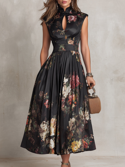 Isabella | Vestido Midi Plisado en Seda Negra con Estampado Floral y Cuello Alto