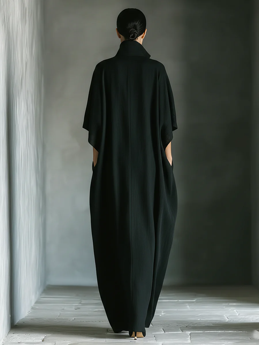 Claudia | Vestido Largo Negro Oversize Minimalista con Mangas Kimono