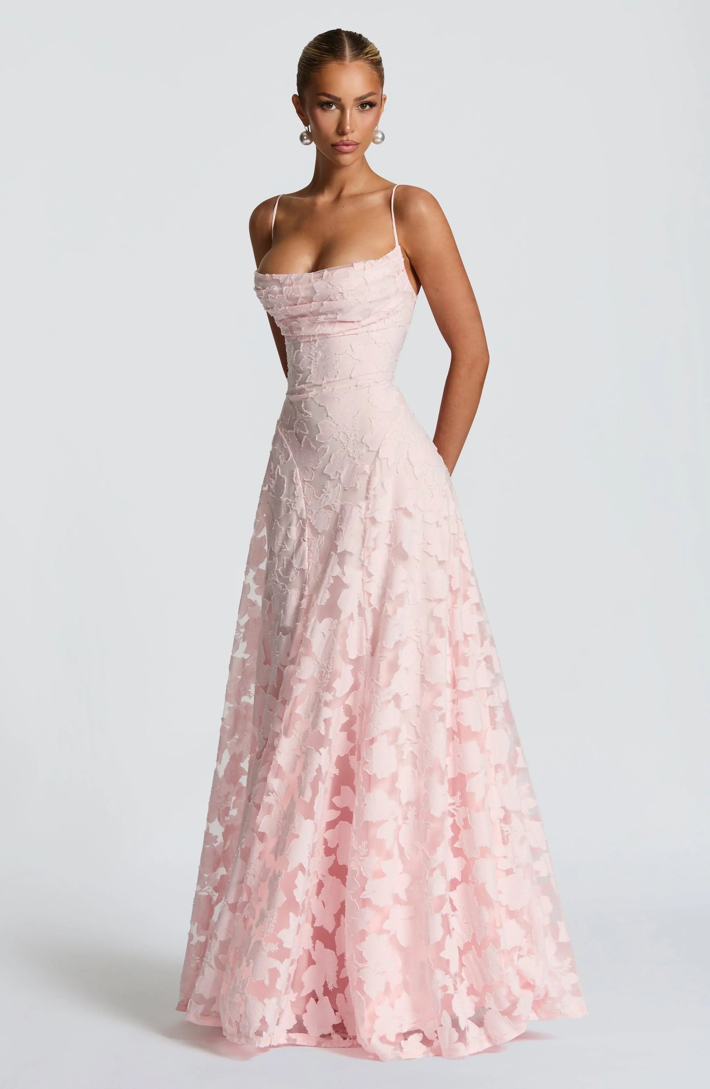 Abril | Vestido largo elegante de encaje floral