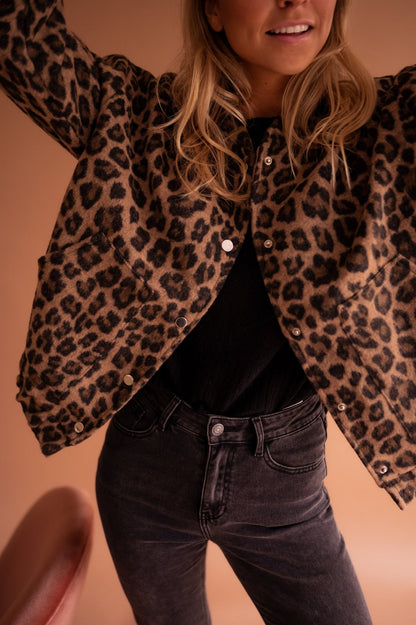 Marta | Chaqueta Corta con Estampado de Leopardo