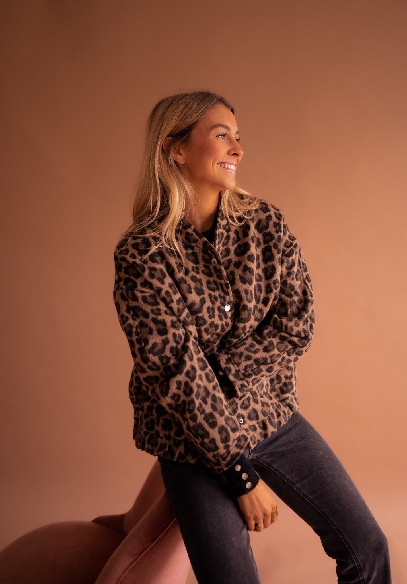 Marta | Chaqueta Corta con Estampado de Leopardo